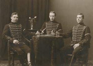 Trois jeunes cavaliers en uniforme, Malmö, Suède, années 1920