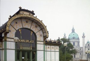 Art Nouveau : vue du pavillon de la station de métro Karlsplatz (maintenant café) réalisé par l