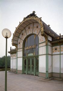 Art Nouveau : vue du pavillon de la station de métro Karlsplatz (maintenant café) réalisé par l