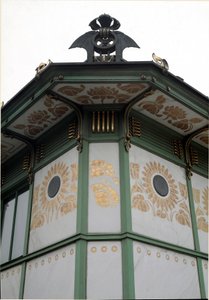 Art Nouveau : vue du pavillon de la station de métro Karlsplatz (maintenant café) réalisé par l