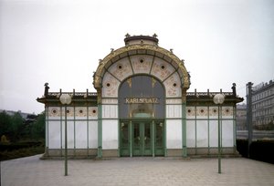 Art Nouveau : vue du pavillon de la station de métro Karlsplatz