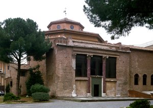Vue du baptistère paléochrétien de San Giovanni in Laterano (Saint-Jean-de-Latran), construit vers 440. Rome - Paleo Christian