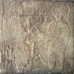 Stèle rare montrant Artaban V, le dernier roi parthe, investissant Khwasak, le satrape de Suse : il remet une bague comme emblème de son autorité, de Suse, Iran, 14 septembre 215 après J.-C. - Parthian School