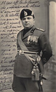 Album "MVSN- Chemises noires": Centurion de la Milice en uniforme complet, 05/1939 - Pasquini Pasquini