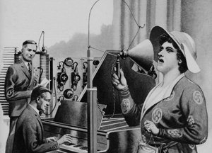 Nellie Melba se produisant à la radio (litho)