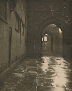Arcade vers la Cour de l
