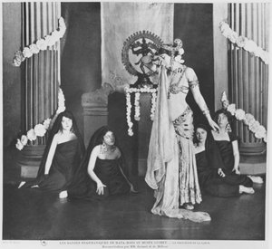 Mata Hari se produisant au Musée Guimet, Paris, le 13 mars 1905 - Paul Boyer