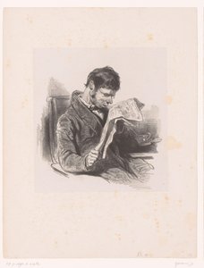 Homme avec des lunettes lisant le journal