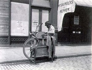 Un Aiguiseur de Couteaux de Londres - Paul Martin