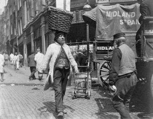 Porteurs de poisson au marché de Billingsgate, Londres, 1893