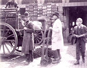 Déchargement au marché de Billingsgate - Paul Martin