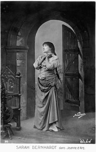 Henriette Rosine Bernard alias Sarah Bernhardt (1844-1923) dans le rôle de Jeanne d