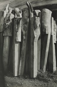 Totems, ancien chantier naval, Rye - Paul Nash