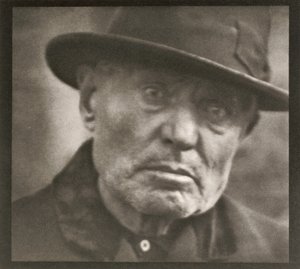 Photographie - New York [Homme - Five Points Square] - Paul Strand