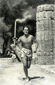 Konstantin Kondylis premier porteur de la flamme olympique pour les Jeux de Berlin - Paul Wolff