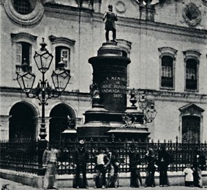 Statue de José Bonifácio. Largo de S. Francisco