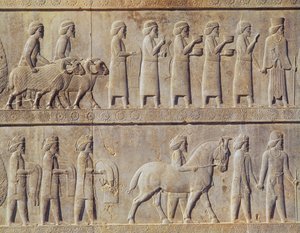 Détail de la frise en relief sur l