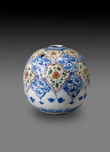 Bol de pipe Kahlian sphérique, probablement fabriqué à Kerman, Iran, fin du 17ème ou début du 18ème siècle