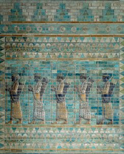 Le frise des archers, du palais de Darius Ier, roi de Perse, à Suse (6ème siècle av. J.-C.). 510 av. J.-C. Paris, Musée du Louvre. - Persian School