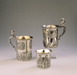 Deux tasses, 1830 et 1795, et un gobelet - Peter Andreas Moller