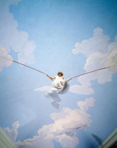Fille sur une balançoire