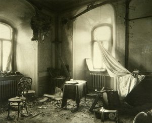 Révolution russe de 1917 : intérieur du monastère Chudov dans le Kremlin de Moscou après le bombardement de novembre 1917. Photographie de Pyotr Petrovich Pavlov (1860-1925)