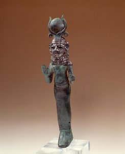 Antiquités orientales : déesse phénicienne. Statuette en bronze et argent. 700-600 av. J.-C. Paris, Musée du Louvre