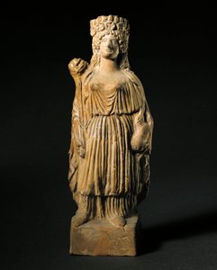 Statuette en terre cuite représentant la divinité Tanit. IIIe-IIe siècle av. J.-C. Madrid, Museo Arqueologico Nacional