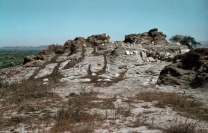 Civilisation des Phéniciens : site du tophet de la ville punique de Sulcis sur l