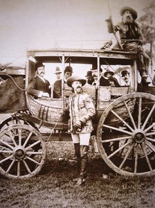 Buffalo Bill Cody (1846-1917) et son carrosse Deadwood - Photographer American