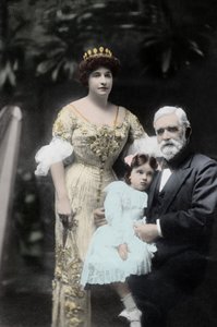 Chanteuse australienne Nellie (Nelly) Melba (1861-1931) avec son père et une petite fille non identifiée. Melbourne, début du 20ème siècle Photographie - Photographer Australian