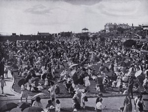 Plage de St Kilda, station balnéaire populaire de Melbourne, montrant les pelouses - Photographer Australian