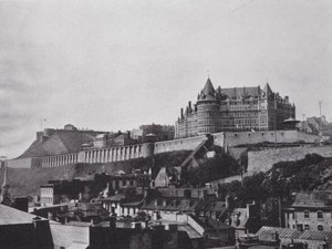 Le Château et la Citadelle depuis la Basse-Ville, Québec - Photographer Canadian