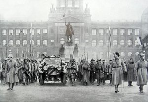Troupes tchèques accompagnant le président Thomas Masaryk à Prague, 25 décembre 1918 - Photographer Czech