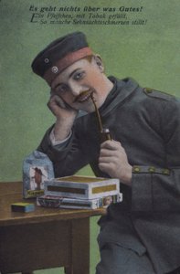 Soldat allemand fumant sa pipe