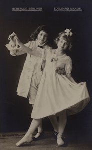 Gertrude Berliner et Edelgard Mandel, actrices allemandes - Photographer German