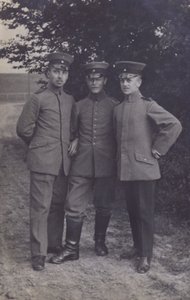 Groupe de trois soldats de l
