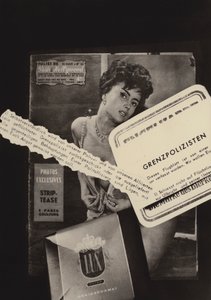 Pour influencer les gardes-frontières de la RDA, pour les distraire de leur service ou les soudoyer, divers objets sont jetés par-dessus la frontière depuis le côté ouest de Berlin... - Photographer German
