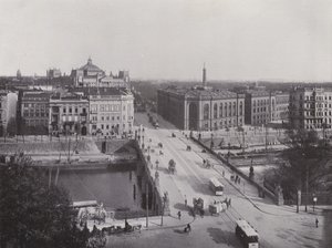 Pont Moltke et bâtiment de l
