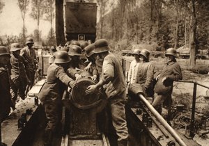 Le Grenade de 38 cm est chargé dans son tube - Photographer German