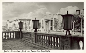 Vue de la Deutschen Sporthalle, Stalinallee, Berlin-Est, vers les années 1950 - Photographer German