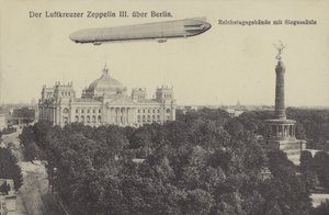 Zeppelin LZ III survolant Berlin - Photographer German