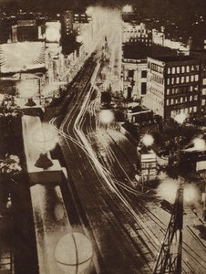 Lumières vives de Ginza, Tokyo, Japon, la nuit (photo n/b) - Photographer Japanese