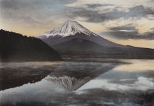 Japon, c.1912 : Mont Fuji depuis le lac Shoji - Photographer Japanese