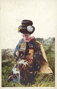 Femme japonaise en costume traditionnel (photo couleur) - Photographer Japanese