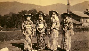 Femmes japonaises en tenue traditionnelle - Photographer Japanese