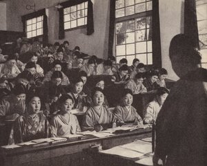 Jeunes femmes japonaises dans leur dernière année à l