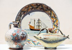 Objets exposés au Musée de la céramique de Vietri, Vietri sul Mare, Campanie, Italie