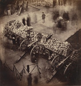 Barricades de la Commune, avril 71. Coin de la place Hôtel de Ville et de la rue de Rivoli