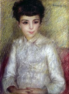 Jeune fille brune assise, les mains croisées
